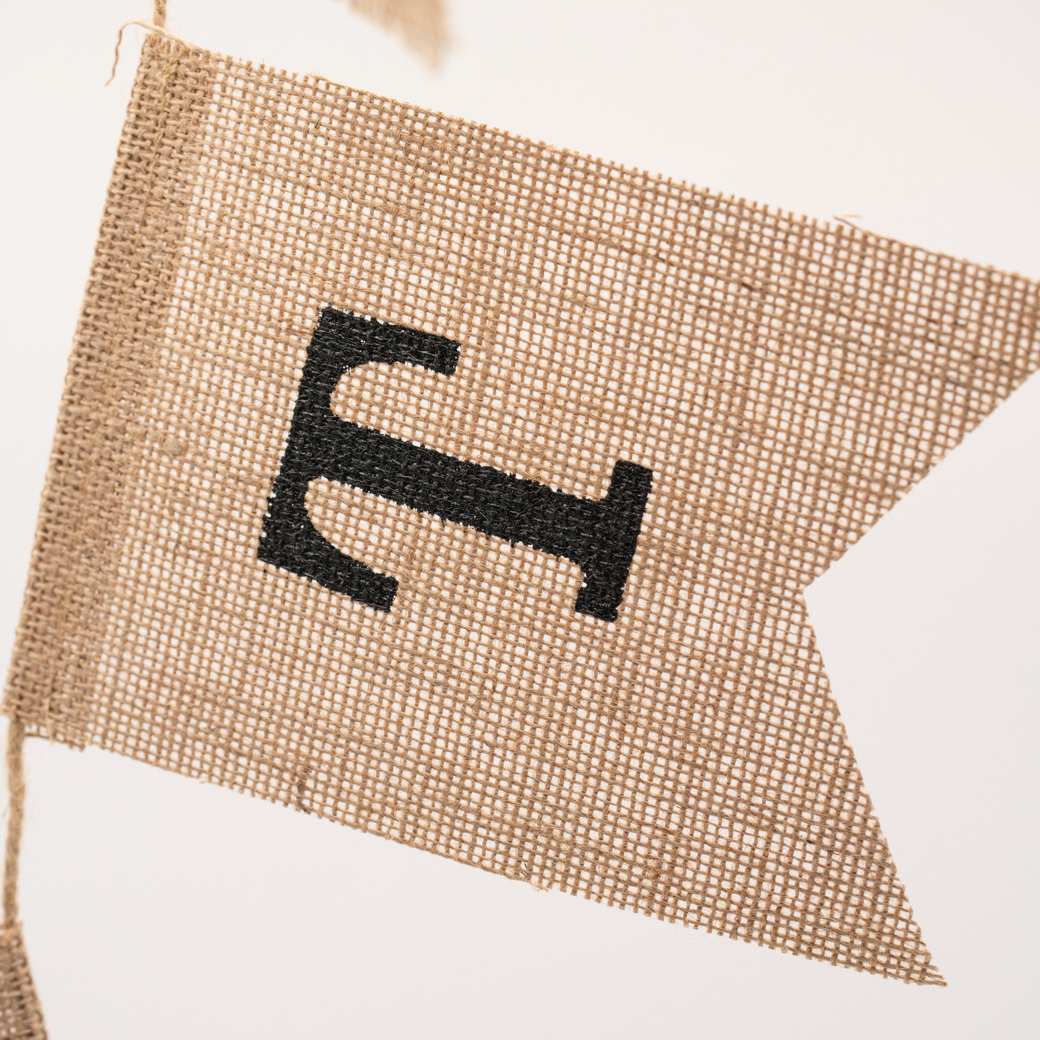 Jutewimpelkette "Happy Birthday"