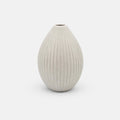 Weiße, gerippte Vase – dekorativer Verleihartikel bei Tischlein Schmück Dich Fulda.