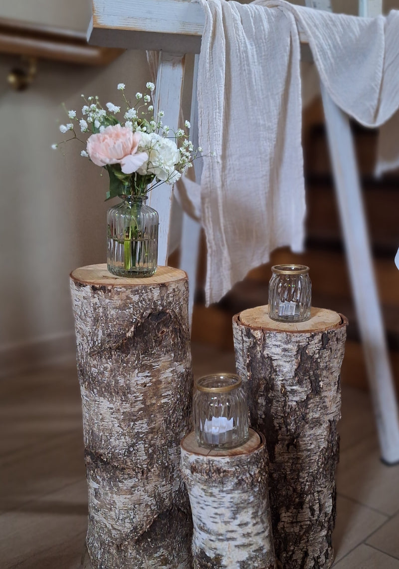 Tischdeko Landhausstil Hochzeit Fulda Birkenholzscheibe Spitzendecke Gänseblümchen Eukalyptus